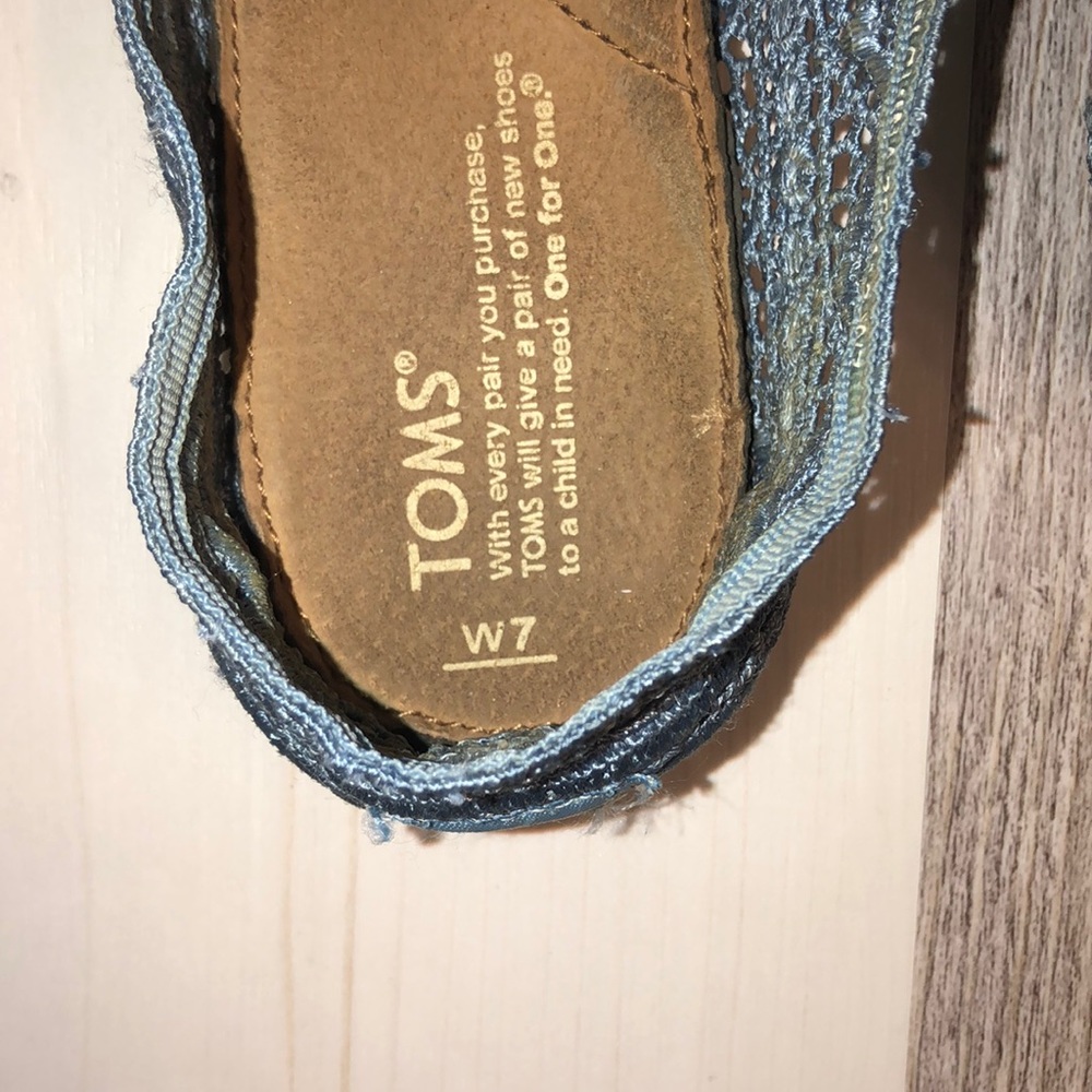Toms - Picture 2 of 3